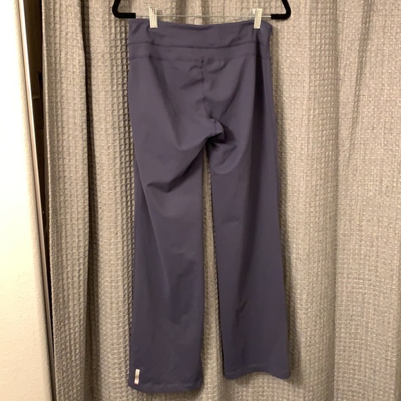 Zella yoga leggings . Grey . Size 6 - Picture 3 of 4